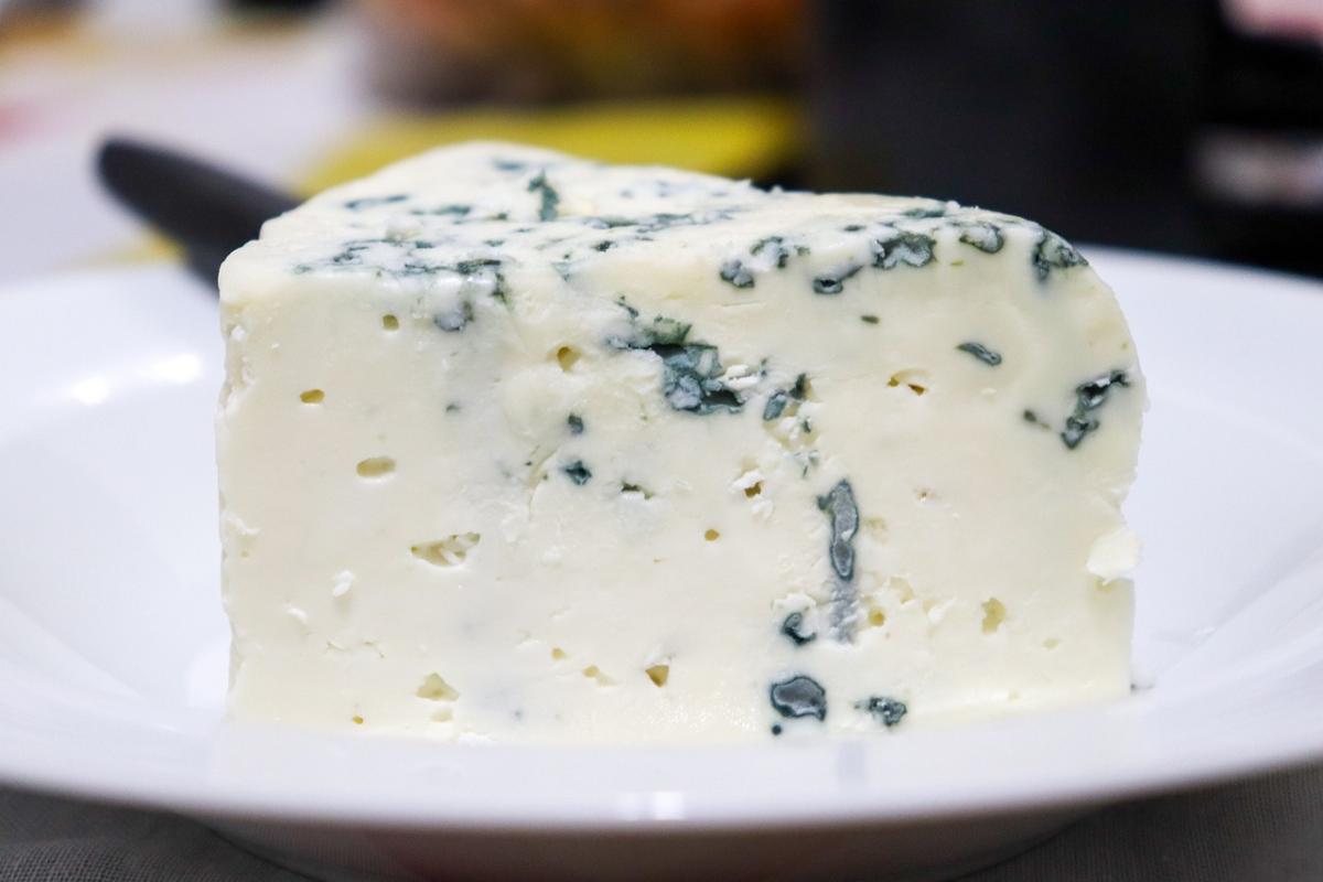 Queso Azul: Un Sabor Intenso en la Gastronomía Mundial. Imagem de vivi Vivis por Pixabay.